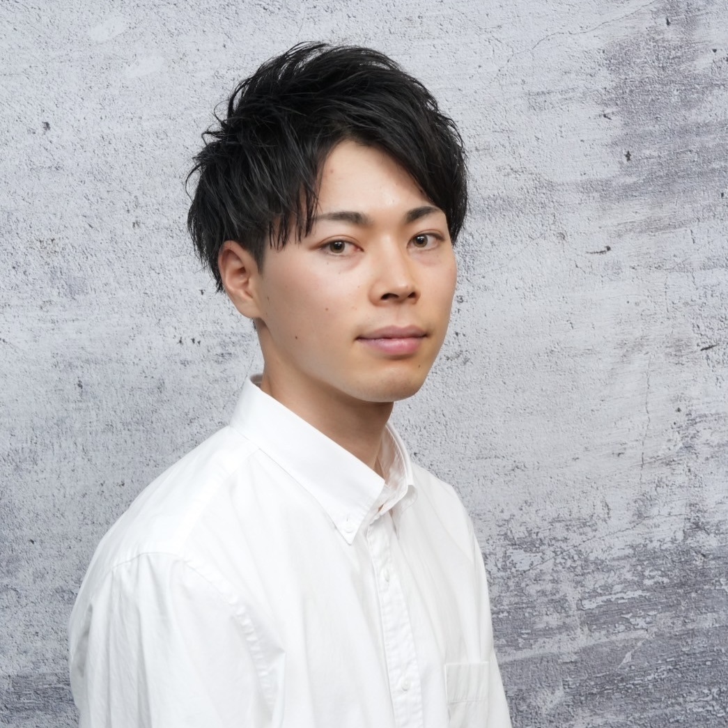 メンズツーブロックショートマッシュヘアスタイル